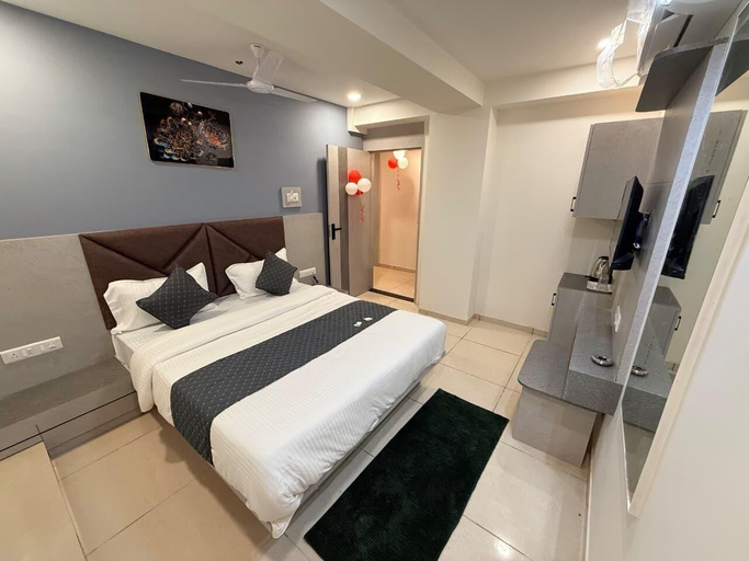 Room 4, Hotel Apple Lake, Ahmadabad