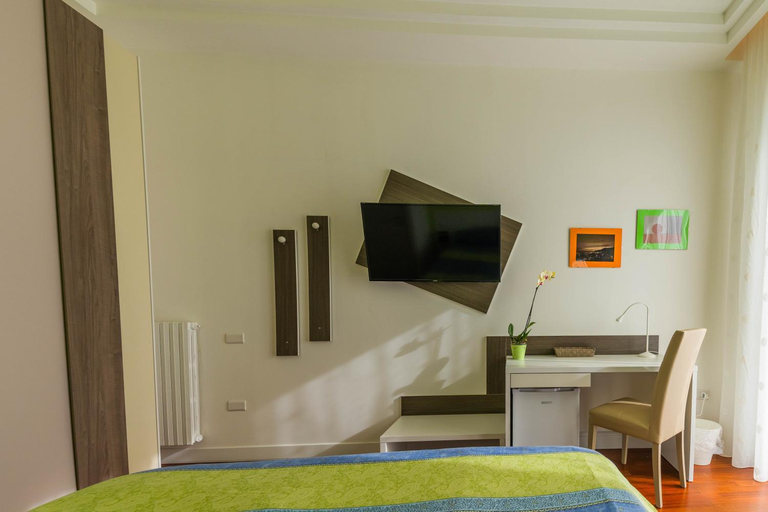 Bedroom 2, Panacea, Salerno