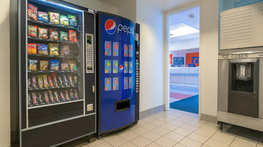 Food & Drinks 5, Motel 6 San Diego, CA - Downtown, San Diego