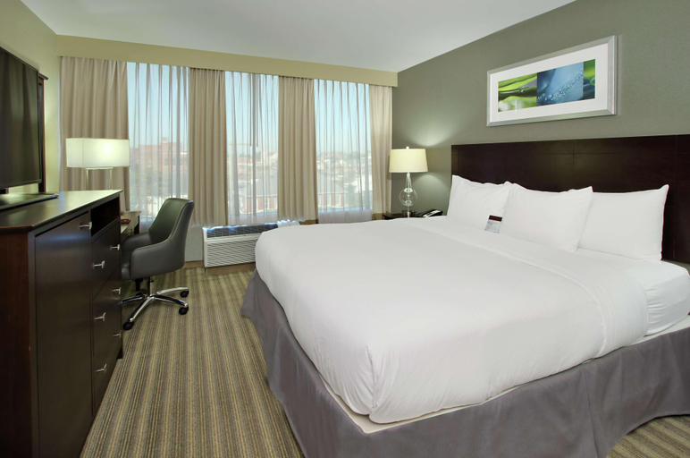 Bedroom 3, DoubleTree by Hilton Hotel Newark, Licking