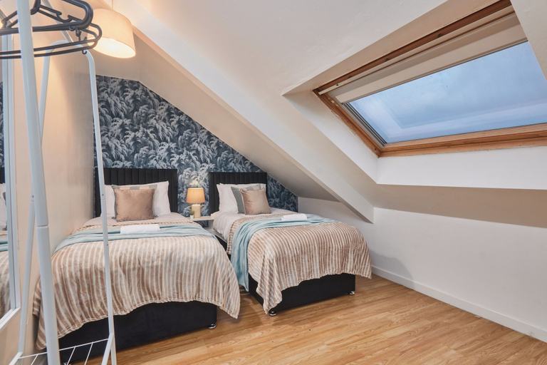 Room 3, Ladykirk Road, Newcastle upon Tyne