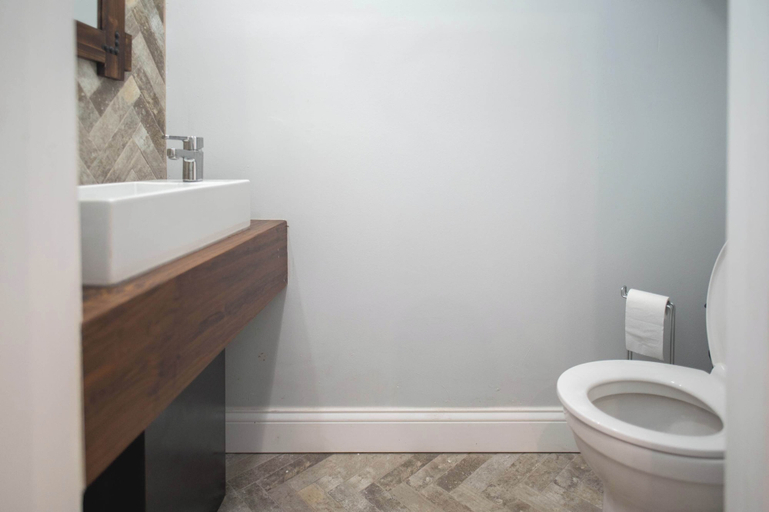 Bathroom 4, 4 BDR Lake Geneva Estate Across From Beach!, Walworth