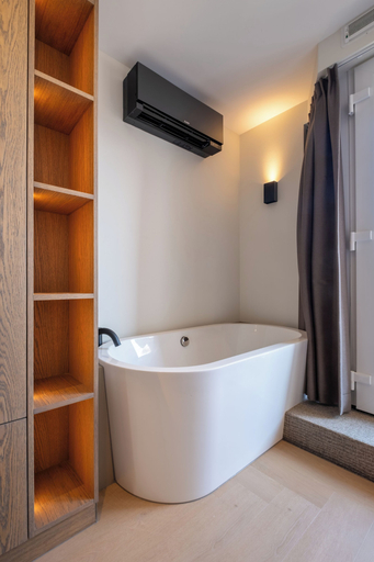 Room 5, Four Stories, The Hague