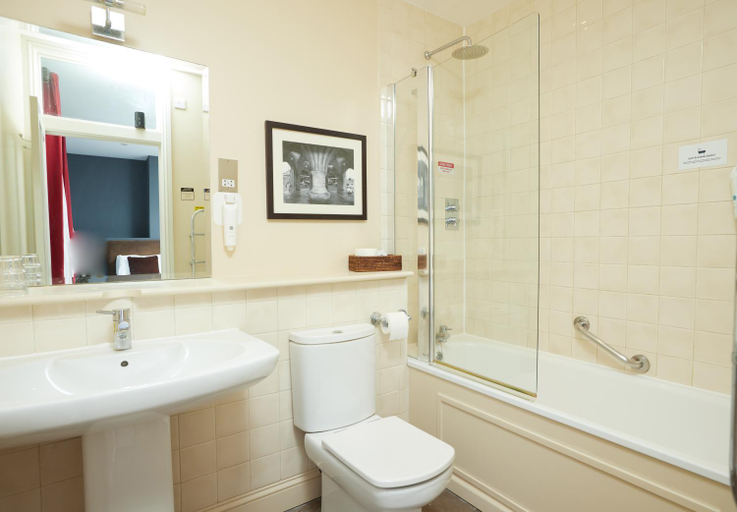 Bathroom 3, Trents by Greene King Inns, West Sussex