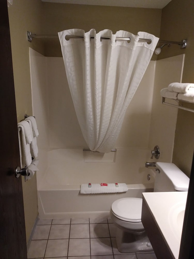 Bathroom 4, Econo Lodge Sioux Falls North, Minnehaha