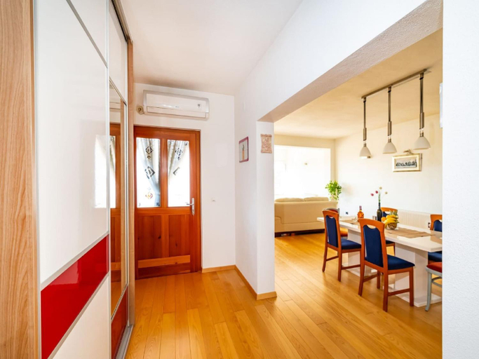 Public Area 3, Delightful Apartment in Radovin with Garden, Ražanac