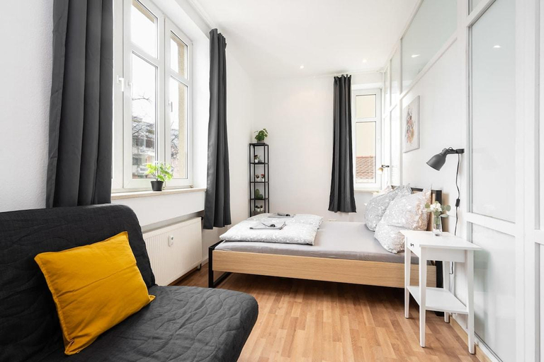 Bedroom 2, Flat in historic villa near Nymphenburg Palace, München