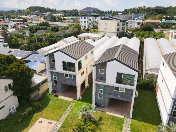 Exterior & Views 1, Haevichi Private Pension, Seogwipo