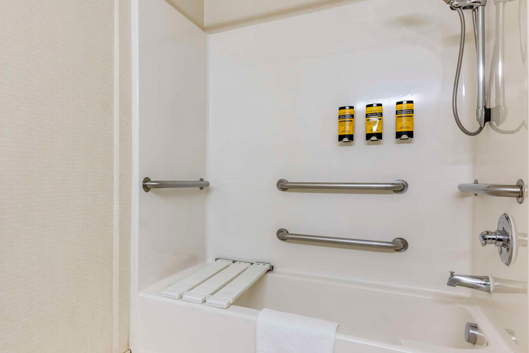 Bathroom 5, Best Western Plus Lake Elsinore Inn & Suites, Riverside