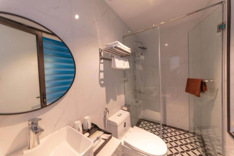 Bathroom 4, Azen Lakeside Apartment & Hotel, Ba Đình