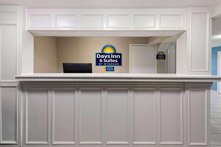 Public Area 4, Days Inn & Suites by Wyndham Vicksburg, Warren