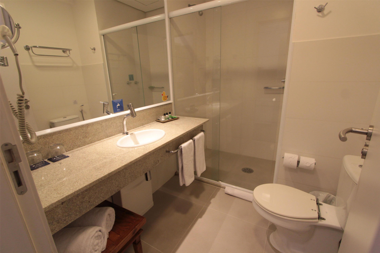 Bathroom 5, Blue Tree Premium Alphaville, Valinhos