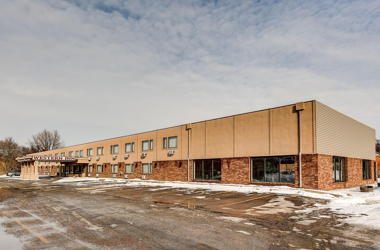 Exterior & Views 2, Western Inn, Pottawattamie