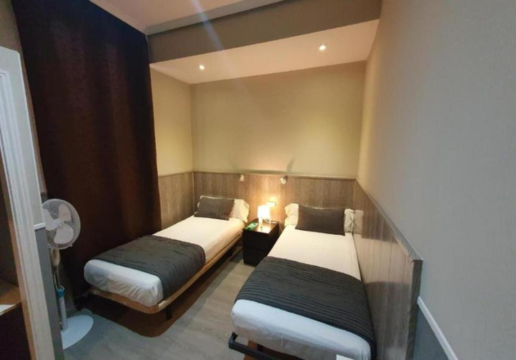 Bedroom 3, Hostal Plaza D'Ort, Madrid