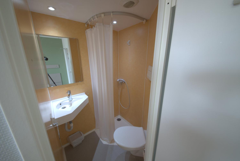 Bathroom 3, Hotel Lux, Isère