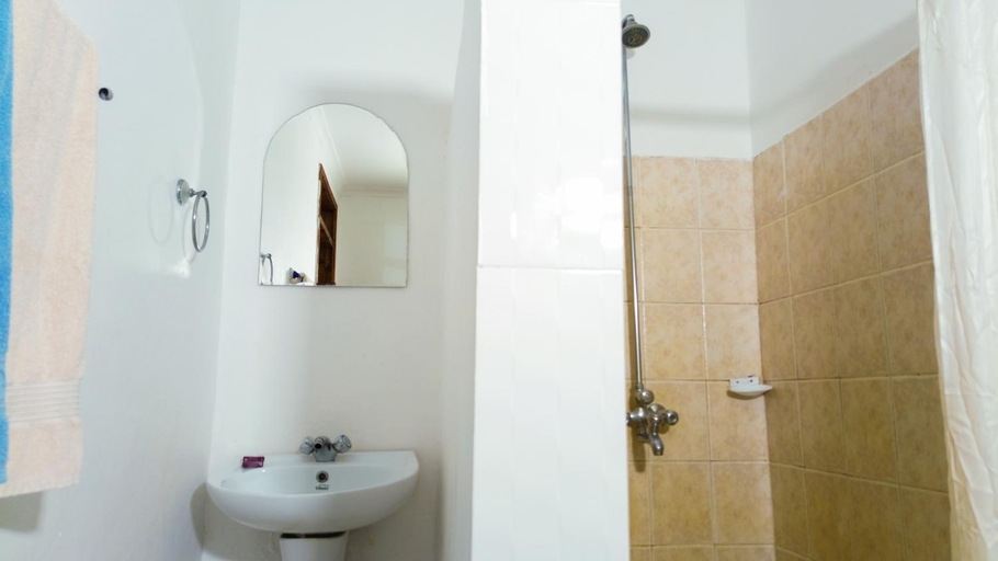 Bathroom 4, Lushoto Executive Lodge, Lushoto