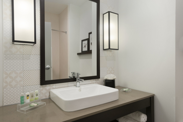 Bathroom 5, Country Inn & Suites by Radisson, Enid, OK, Garfield