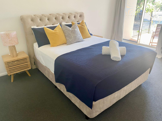Others 3, The Esplanade-Amazing 3 bed, 2 Bath, Pool, Rowes Bay-Belgian Gardens