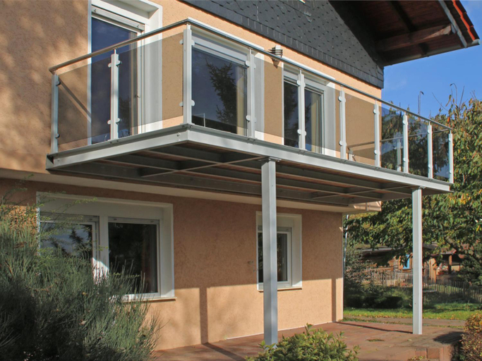 Exterior & Views