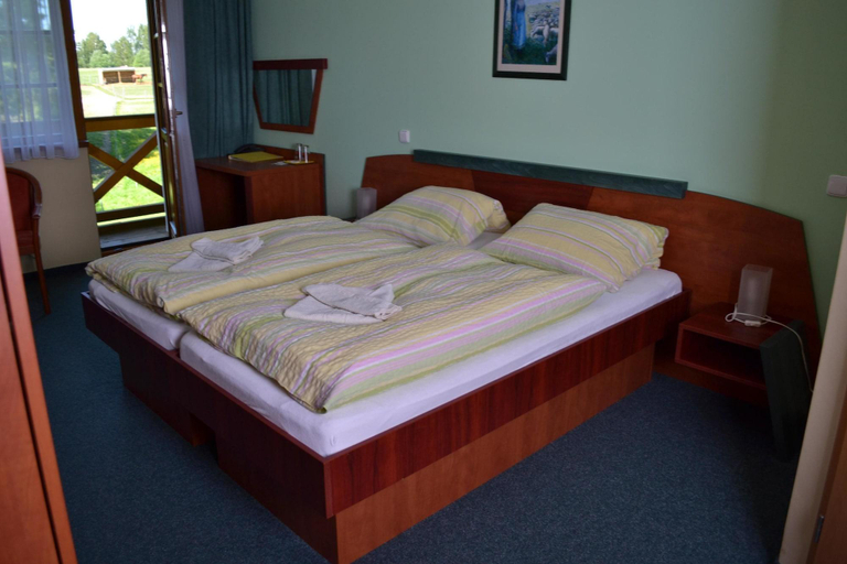 Bedroom 2, Hotel Resort Stein, Cheb