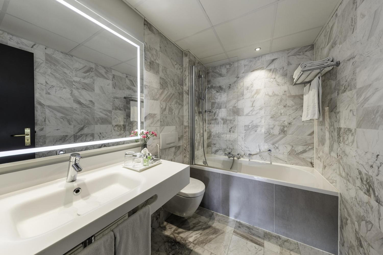 Bathroom 4, NH Collection Amsterdam Barbizon Palace, Amsterdam