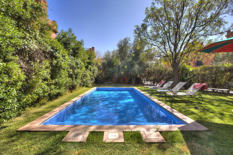 Sport & Beauty 2, Luxury Villa with Pool, Garden & Gated Security, Marrakech