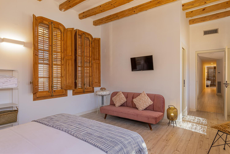 Bedroom 2, La Casa del Miracle, hostal, Lleida