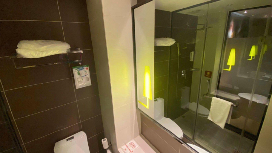 Bathroom 3, IU Hotel Tianjin Fumin Qiao Branch, Tianjin