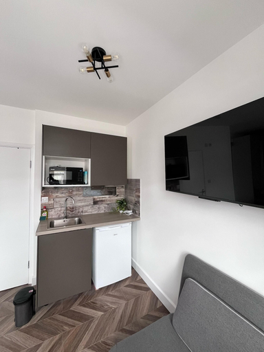 Others 3, Dalston Luxe Studios (3 Miles away from Liverpool Train Station), London