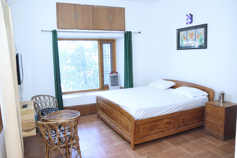 Room 2, Rooptara Valley Luxury Cottage, Almora
