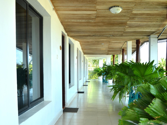 Others 4, Hotel Bridge View, Manmunai North