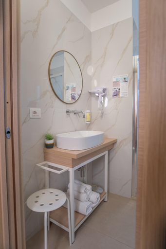 Bathroom 5, Hotel Paistos, Salerno