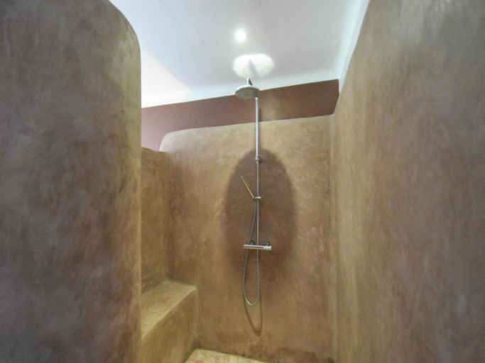 Bathroom 4, Holiday Home Talairan with Pool and BBQ, Aude