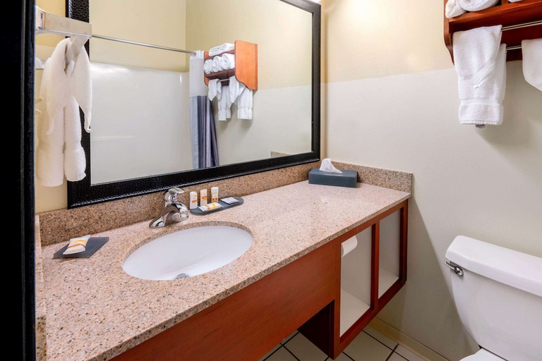 Bathroom 4, La Quinta Inn & Suites by Wyndham Helena, Lewis and Clark