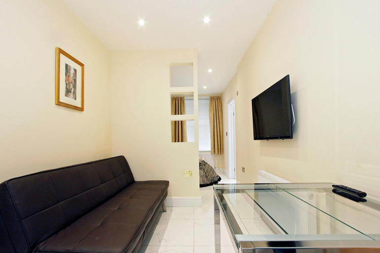 Others 5, Hyde Park Rooms and Apartments, London