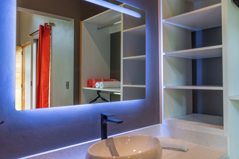 Bathroom 5, Raya Bungalow, Talamanca