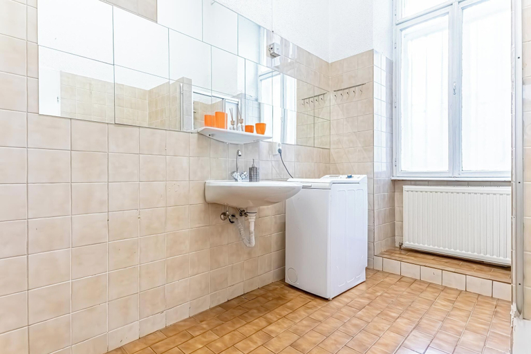 Bathroom 5, Cozy 2BR Apt With Great Connectivity, Wien