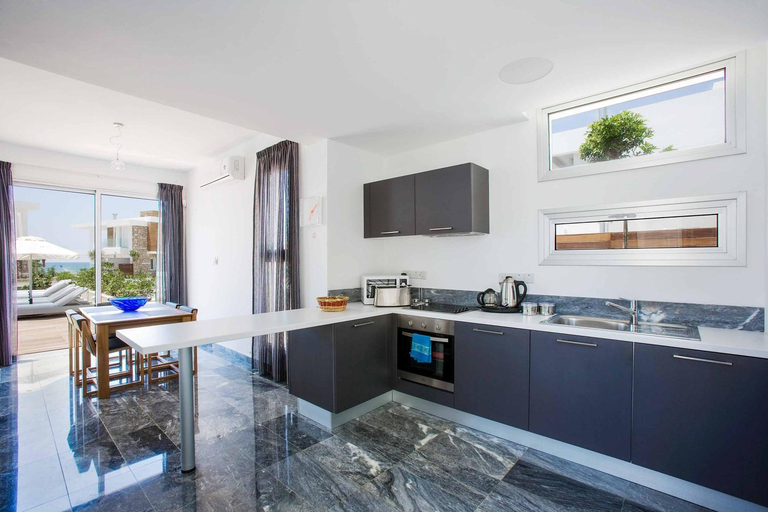 Others 3, Villa Periwinkle