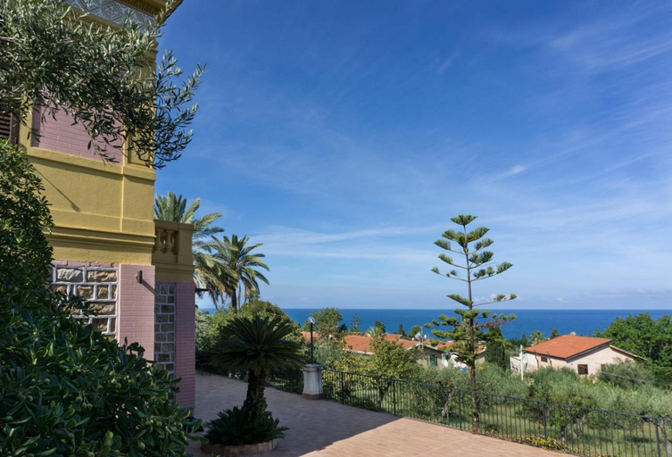 Others 4, Villa Santa Lucia, Palermo