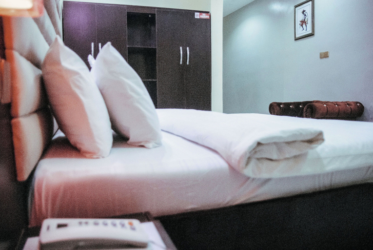 Room 3, Golden Top Hotel, Enugu North