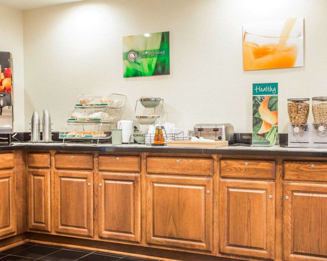 Food & Drinks 3, Quality Inn St. Mary's, OH, Auglaize