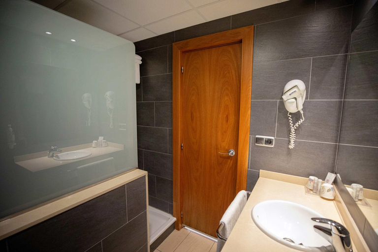 Bathroom 5, Hotel Servigroup Papa Luna, Castellón