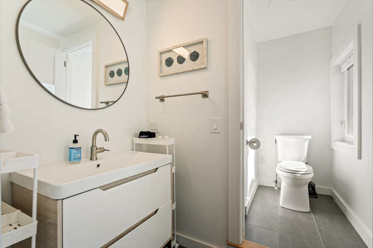 Bathroom 3, Latitude Adjustment Walk to Beach & Dining!, Cumberland