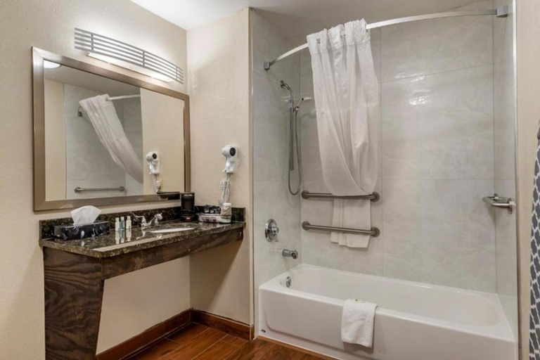 Bathroom 4, Quality Inn Conyers I-20, Rockdale