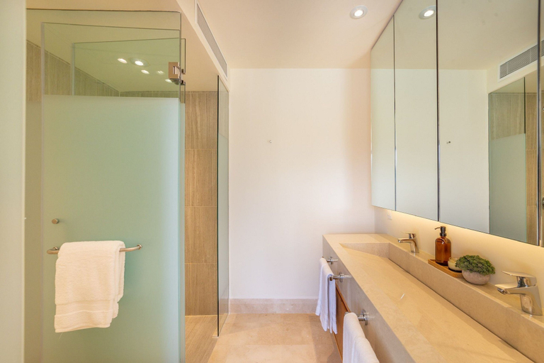 Bathroom 5, Zantamar 501 C, Compostela