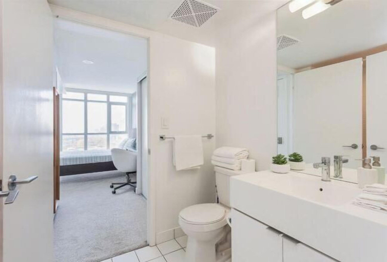 Bathroom 2, Breathtaking Toronto Waterfront 1+1 2BR CN Tower, Lake & City Sunset Perfection, Toronto