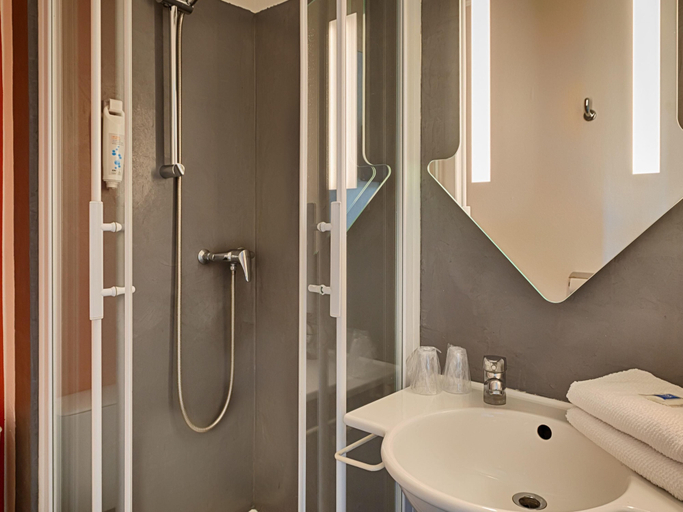 Bathroom 5, Ibis Budget Redon, Ille-et-Vilaine