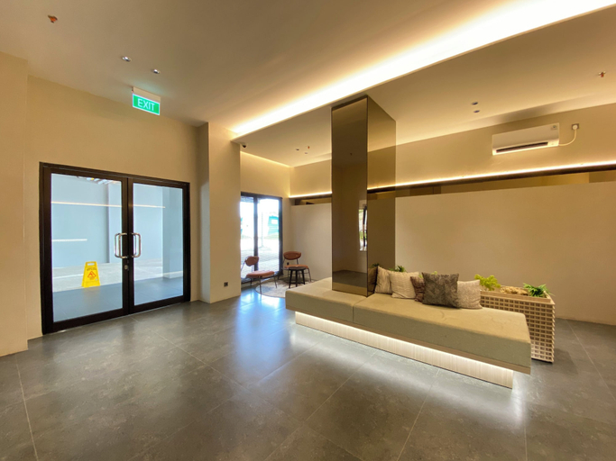 Lobby, Warm Neutral Studio Room At Meikarta Apartment, Cikarang