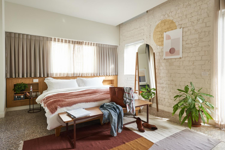 Bedroom 2, The Saul