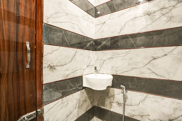 Bathroom 2, Hotel Solaris Retreat By The Arrow, Delhi